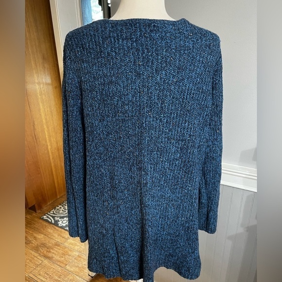 EUC-AVENUE Women’s V-Neck Sweater - Picture 6 of 6